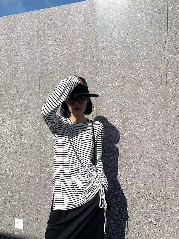 New in autumn! [BLACK+WHITE] round neck striped loose long-sleeved T-shirt 02011# XYJ