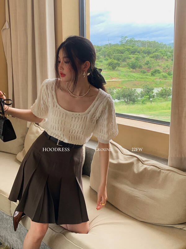 New in early autumn! [Fire HOODRESS] Korean ladies exquisite square collar hollow short-sleeved warm sweater 5202# JHY
