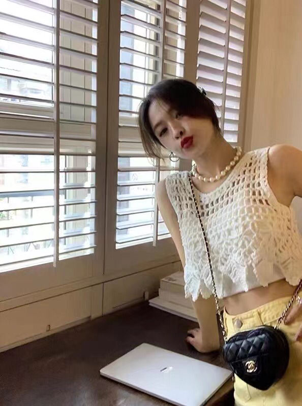 Fashion [Only Love] Lace Cut Design Hollow Hook Flower Top + Simple Bottoming Vest Set C806# ZXL