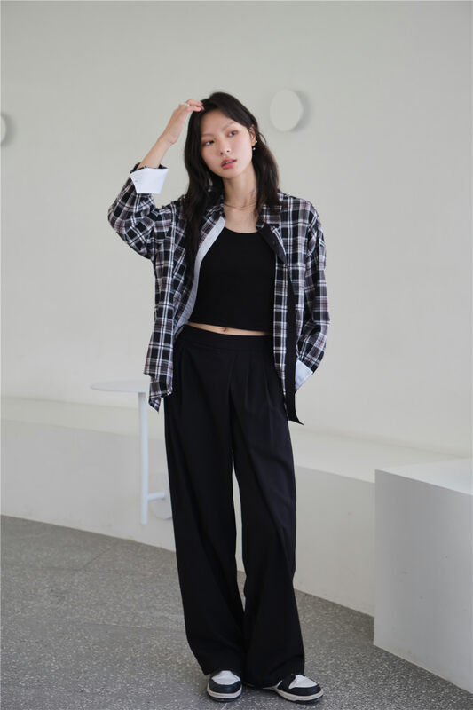 Autumn is new! [BLACK+WHITE] Korean version plaid shirt + simple camisole suit 16250# XYJ
