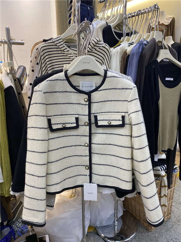 Autumn is new! [O.LUCKY] round neck striped contrasting color small fragrance short coat 2121# HBX