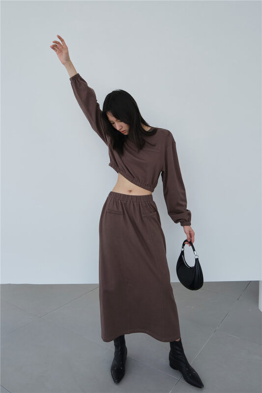 Autumn is new! [BLACK+WHITE] Korean version of the round neck sweater + elastic waist slim skirt suit 16275# XYJ