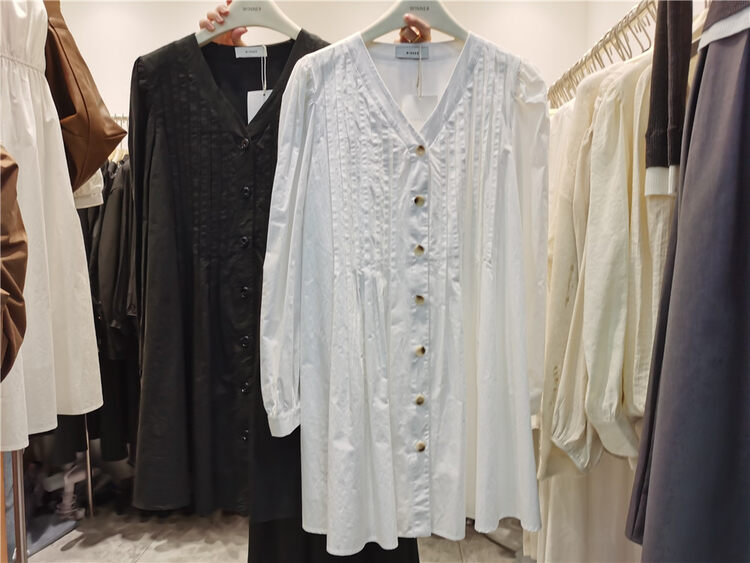 Autumn is new!【WINNER】V-neck single-breasted texture dress (sell skirt only) 8867# L