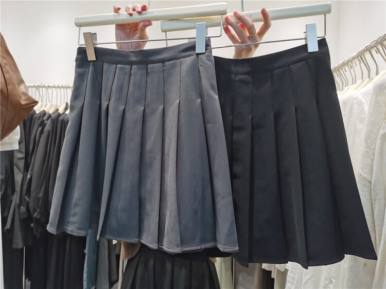 New in autumn!【WINNER】Pleated high waist slim skirt 8869# L