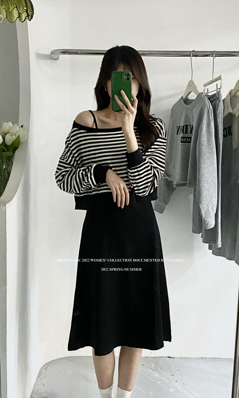 New in early autumn! [TEEM ING] Off-the-shoulder striped long-sleeved sweater + temperament slim suspender skirt suit 22T563# HJY