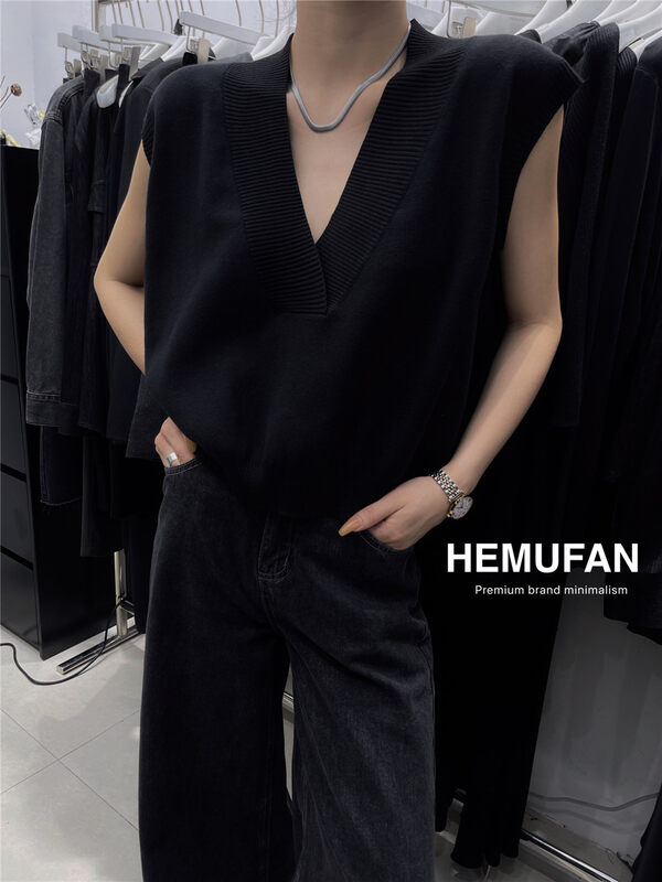 New in autumn! [HEMUFAN] V-neck simple texture vest (only vest) YS1-8066# L
