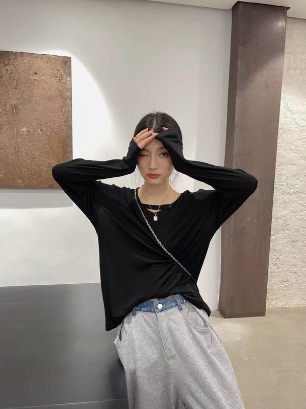 New in autumn!【MOCHA】V-neck loose solid color long-sleeved T-shirt 1847# OZQ
