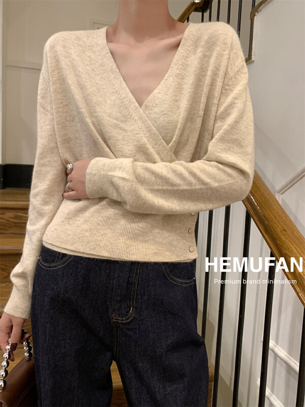 New in early autumn! [HEMUFAN Hemufan] V-neck buttoned comfortable all-match knitted cardigan Y02# L