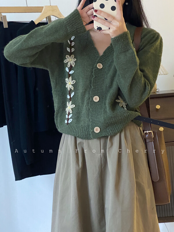 New in early autumn!【CHERRY STUDIO】Retro hand-embroidered mohair knitted cardigan 6711# HBX