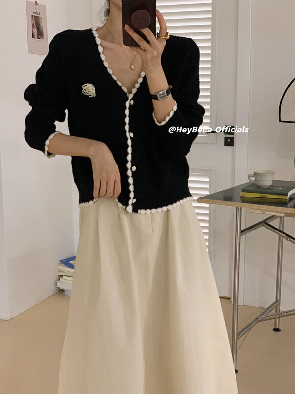 New in early autumn! [HEY BELLA] Three-dimensional flower V-neck comfortable color-blocking knitted cardigan B9111# L
