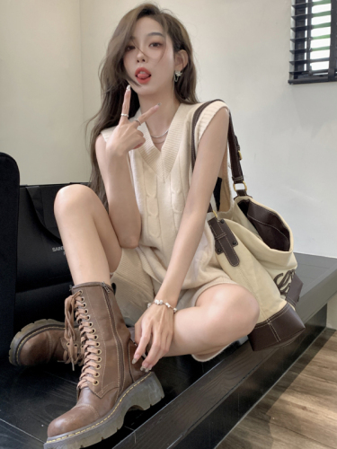 Real shot new autumn and winter Korean version loose sleeveless vest vest wide leg shorts knitted two-piece set