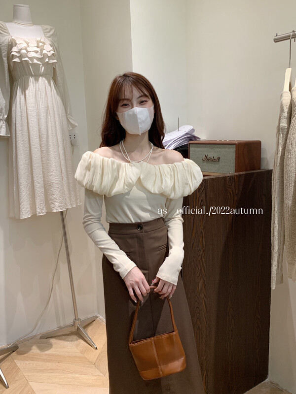 New in early autumn! [AS] French niche age-reducing one-shoulder shirt (excluding necklace) 2310# HJY