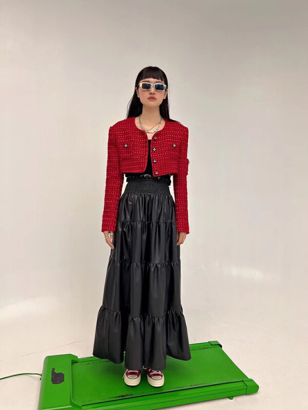 New in early autumn!【D.TWO D2】High waisted pu leather swinging fashionable skirt 2329121# ZXL