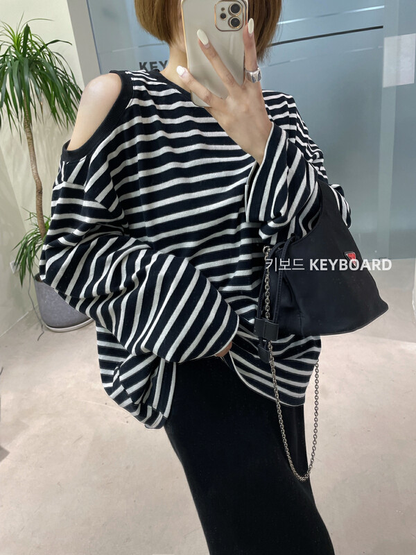 【KEYBOARD】Korean striped off-shoulder all-match round neck long-sleeved T-shirt 9837