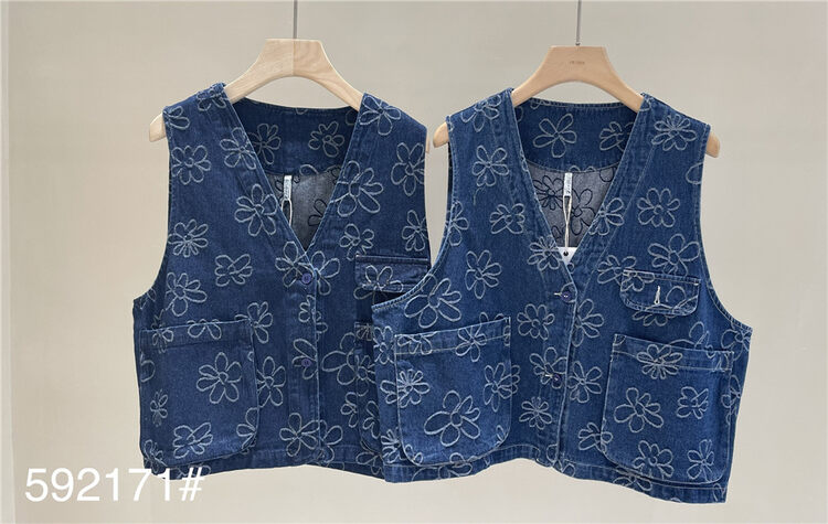 New in autumn! [fabric] V-neck double-breasted comfort vest 592171# L