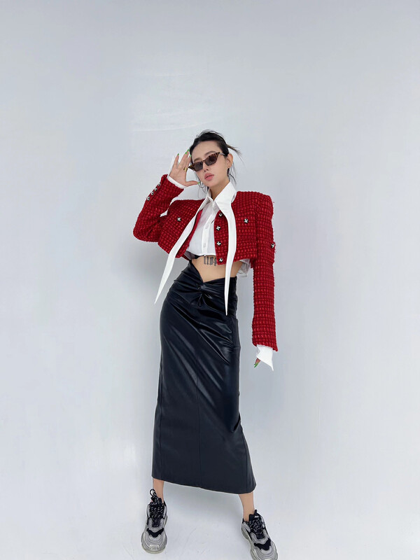 New in early autumn! [D.TWO D2] high-level simplicity V waist bag hip slit PU leather skirt 2329116# ZXL