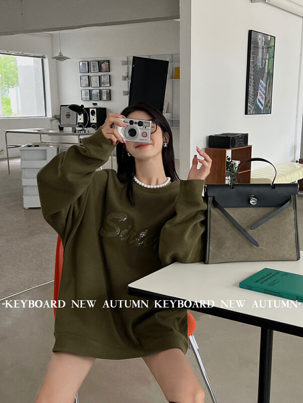 【KEYBOARD】Sequin toothbrush embroidered round neck sweater 9839