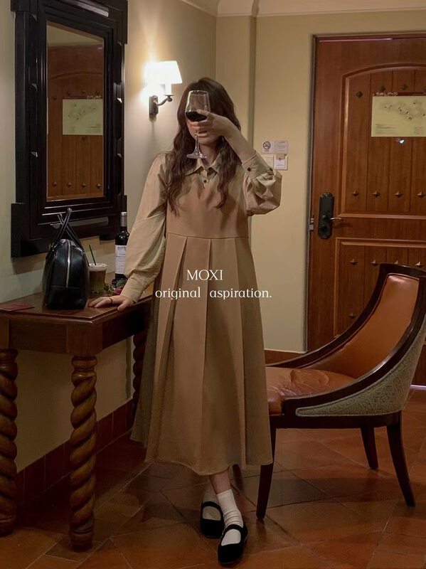 New in early autumn! [MOXI] V-neck stitching pleated dress 8835# CQW