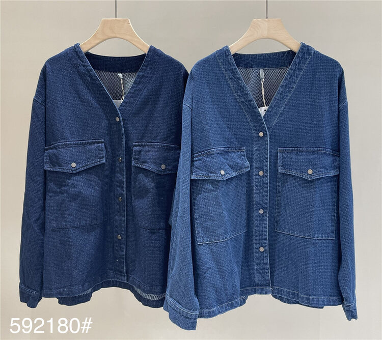 New in autumn! [Fabric] V-neck single-breasted comfortable shirt 592180# L