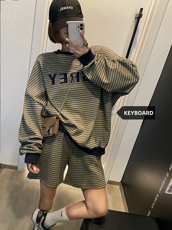 【KEYBOARD】Casual Letter Patch Embroidered Striped Sweater Set 2250