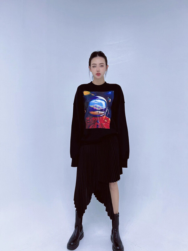New in early autumn! [D.TWO D2] space pattern printed fashion sweater 2320198# ZXL