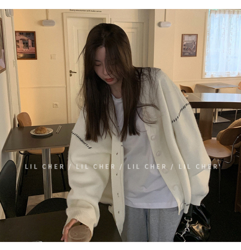 Lazy wind sweater cardigan coat women loose autumn and winter 2022 new design sense small early autumn top knitted sweater