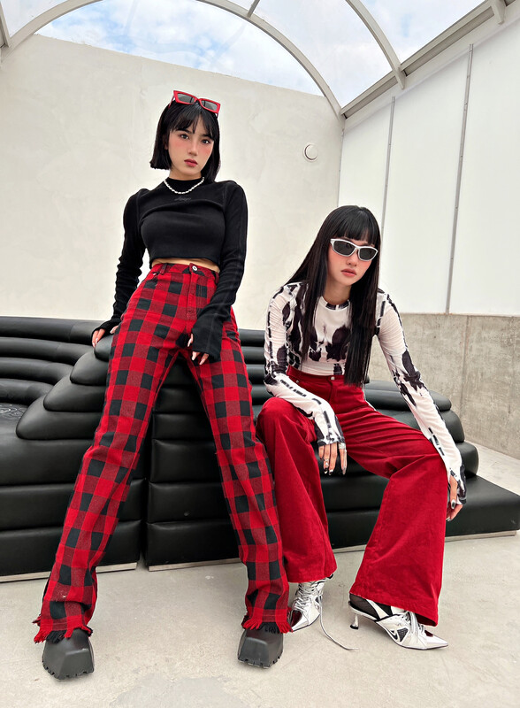 Autumn is new! [D.TWO D2] Plaid slimming slit comfortable jeans 2305320# ZXL