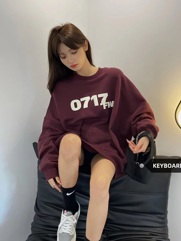 [KEYBOARD] Round neck sweater 2230 with foam letters echoing back and forth