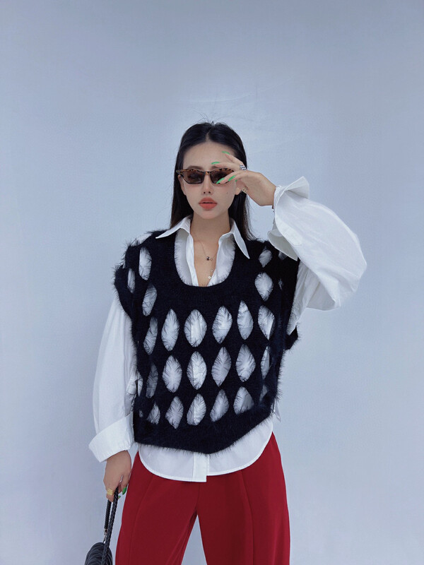 【D.TWO D2】Ripped hole design sweater vest vest 2319015# ZXL