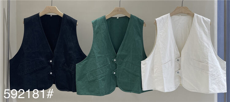 New in autumn! [fabric] V-neck comfortable, versatile and slim vest 592181# L
