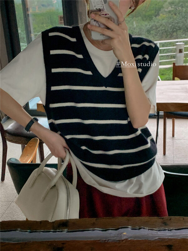 New in early autumn! [MOXI] Korean V-neck knitted striped vest 58685# XJ