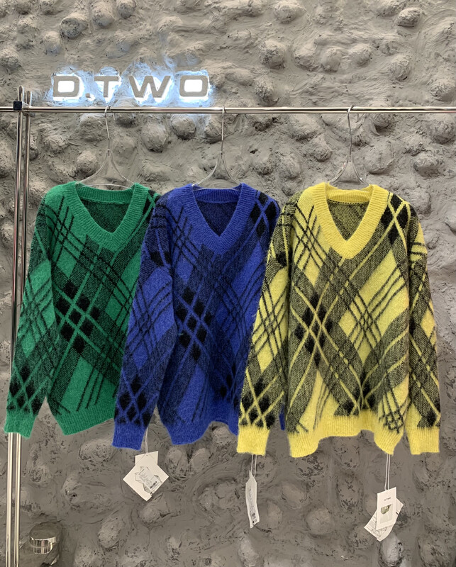 New in early autumn! [D.TWO D2] Plaid V-neck loose Korean style warm sweater 2319286# ZXL