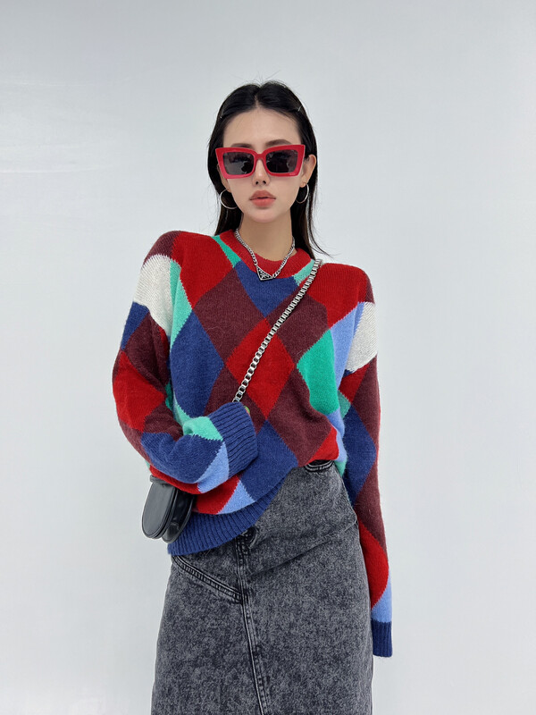 New in early autumn! [DTWO] geometric plaid fashion warm sweater 2319021# ZXL