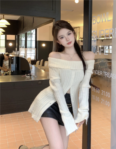 Real shot real price whine wool sweater bell sleeve one shoulder sweater