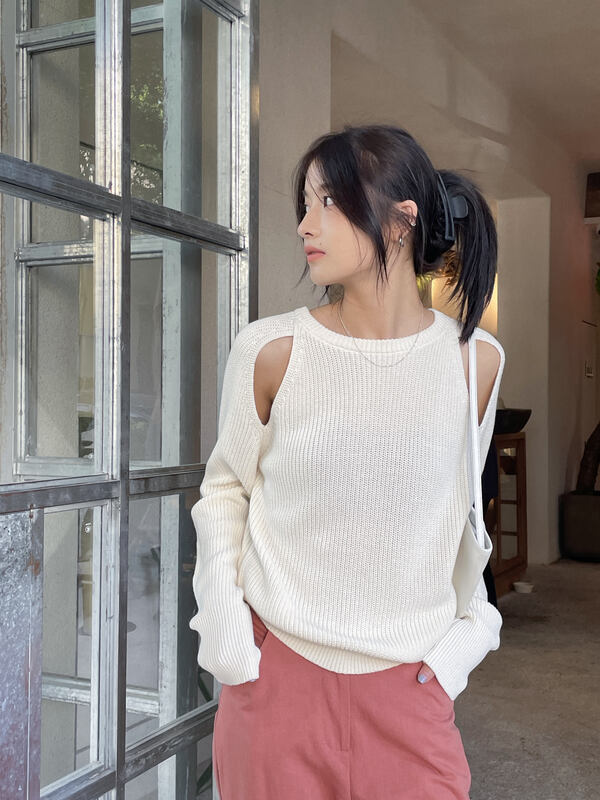 New in early autumn! [CLEAN SPACE] Korean version of solid color hollow design sweater 31639# CQW