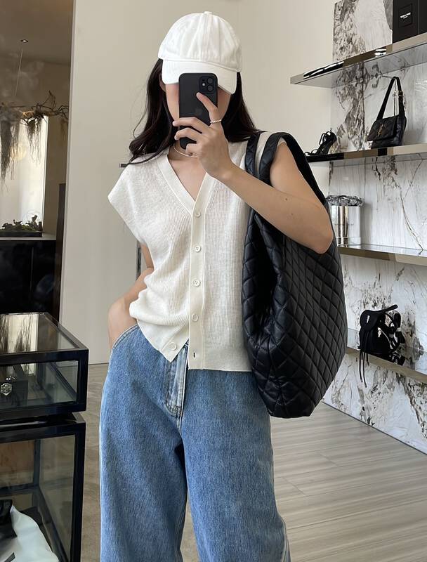 New in early autumn! [CLEAN SPACE] Simple solid color V-neck breasted vest 33169# CQW