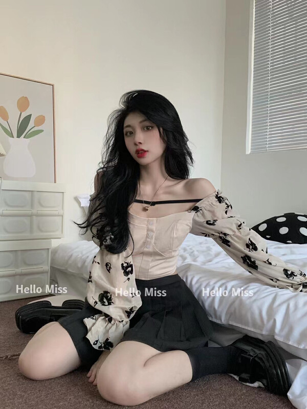 New in early autumn! [HELLO MISS] Ink print shirt + slimming pleated skirt suit 82109# PCZ