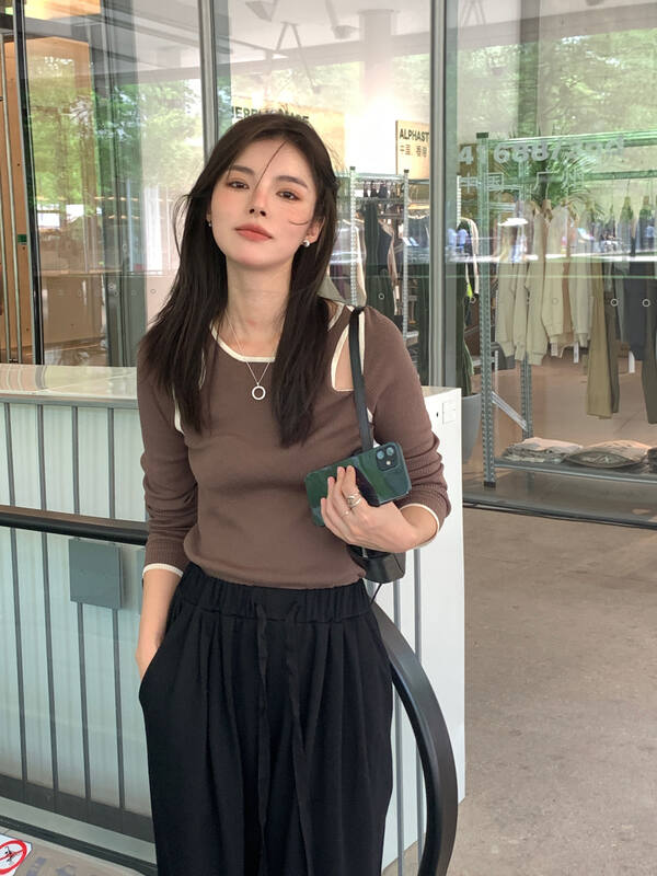 Early autumn new style, exclusive [CLEAN SPACE] colorblock design hollow long-sleeved T-shirt 32927# CQW