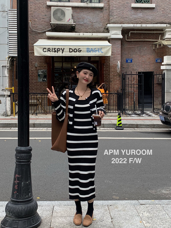 New in autumn! [APM YUROOM] Temperament striped simple knitted cardigan + small sexy suspender dress suit 6071# LSL