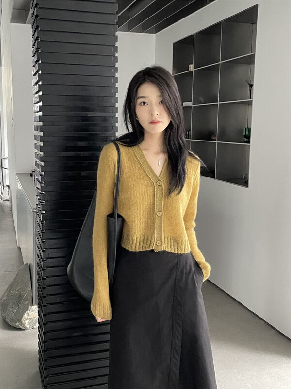 【CLEAN SPACE】Simple solid color V-neck short knitted cardigan 32255
