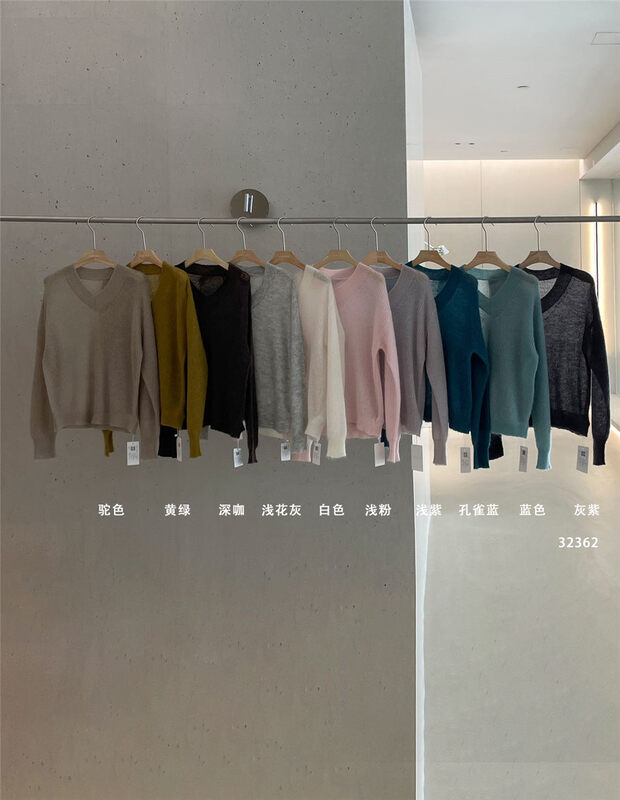 New in autumn!【CLEAN SPACE】Solid color loose V-neck casual sweater 32362# CQW