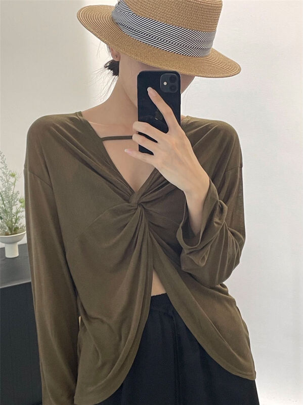 Original price 77.83! [CLEAN SPACE] Solid color positive and negative two-color kink waist open back sunscreen shirt YS1-32121