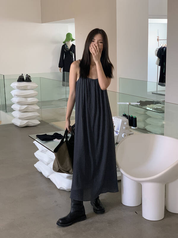 Early autumn new [CLEAN SPACE] simple solid color loose suspender dress 32391# CQW
