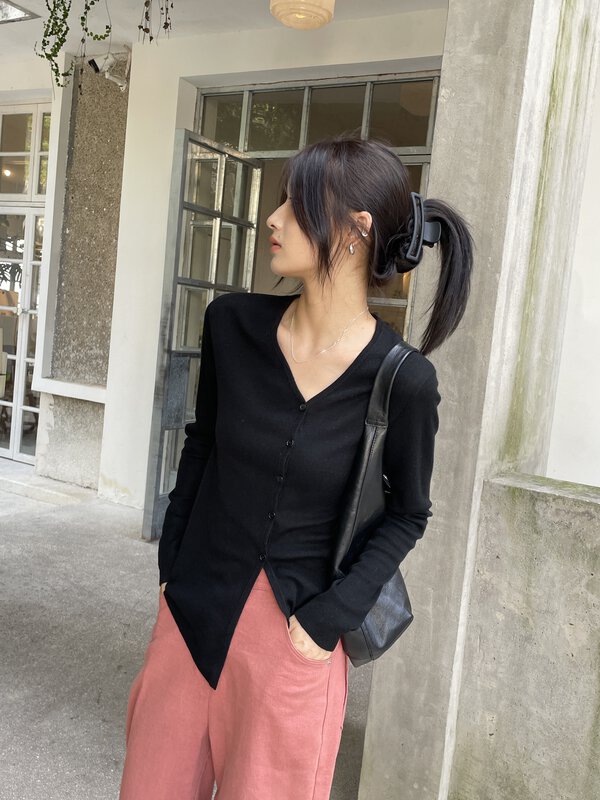 【CLEAN SPACE】Solid color V-neck short knitted cardigan YS1-32720# CQW