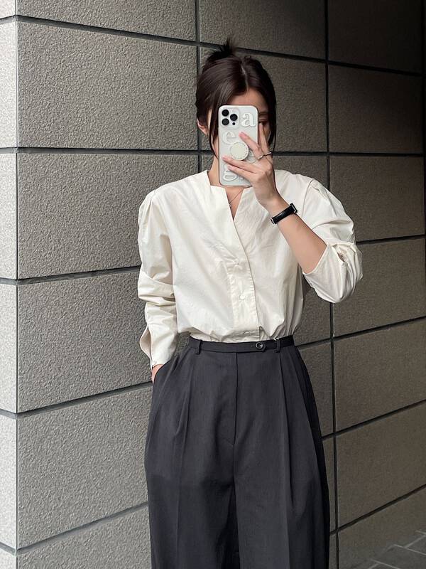 New in early autumn [CLEAN SPACE] Korean simple small v-neck shirt 31693# CQW