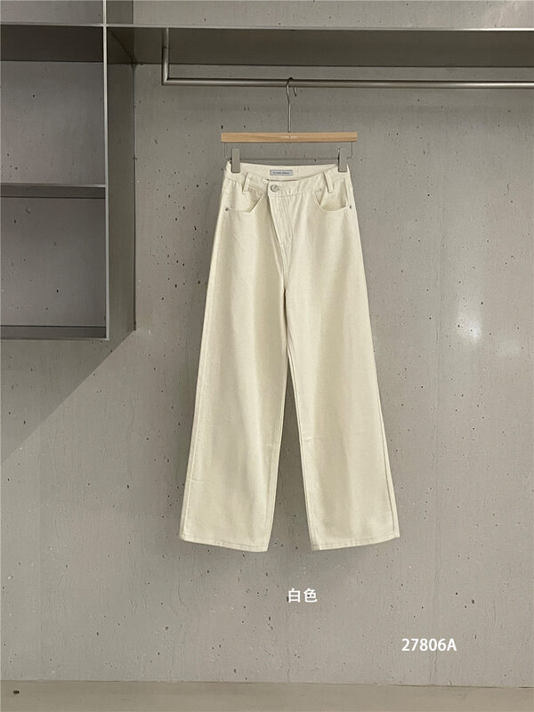 【CLEAN SPACE】Simple Solid Color Loose Jeans 27806A