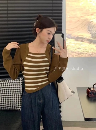 Korean version of the retro high-end Western-style temperament long-sleeved square collar fake two-piece contrasting stripes with a knitted sweater top women