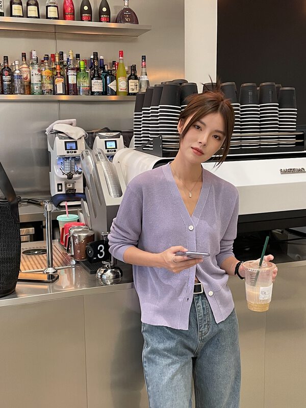 New in early autumn!【CLEAN SPACE】Simple solid color all-match V-neck knitted cardigan 33216# CQW