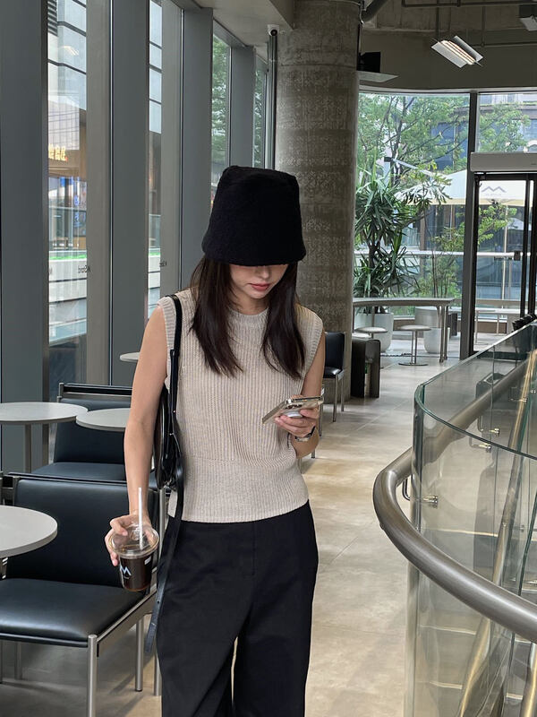 Special texture sweater, high-quality imitation hemp yarn, 6 colors available [CLEAN SPACE] Simple solid color all-match round neck vest 32185# CQW