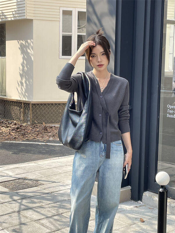 New in autumn! [CLEAN SPACE] Simple solid color V-neck all-match knitted cardigan 33072# CQW